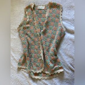 Crochet Floral Patterned Knit Vest Button Closure Small Grandma Cottage Fairy